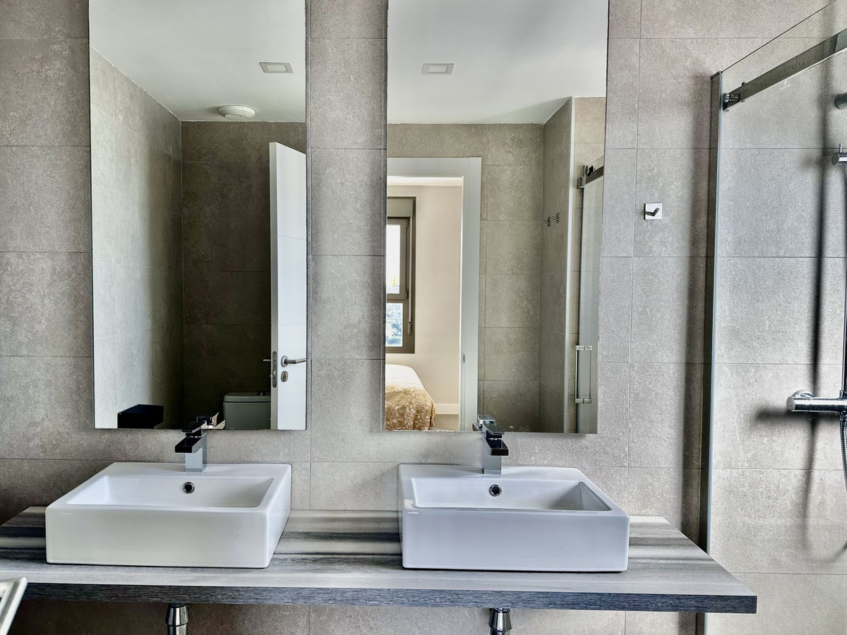 4 Bed Apartment for sale in Benalmadena Costa Del Sol, Málaga, Spain