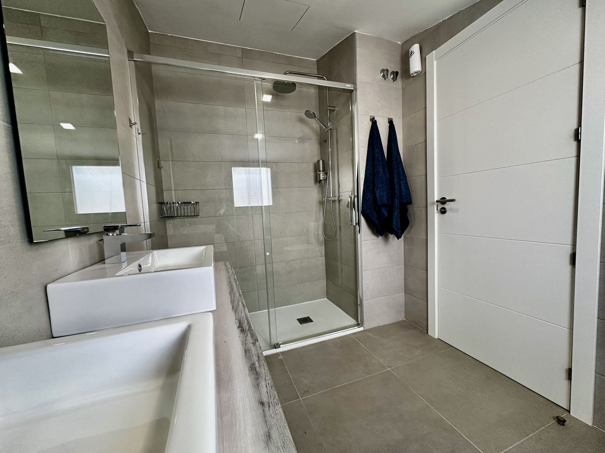 4 Bed Apartment for sale in Benalmadena Costa Del Sol, Málaga, Spain