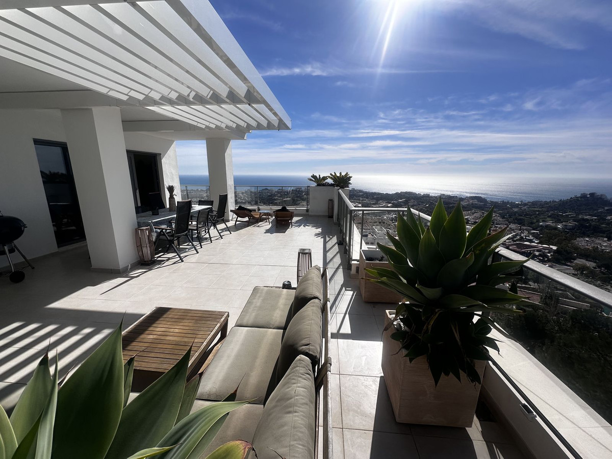 4 Bed Apartment for sale in Benalmadena Costa Del Sol, Málaga, Spain