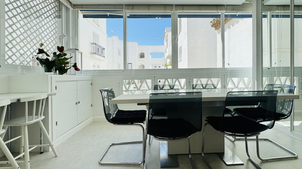 Se vende Apartamento Planta Media de 2 dormitorios en Costa Del Sol, Málaga, España