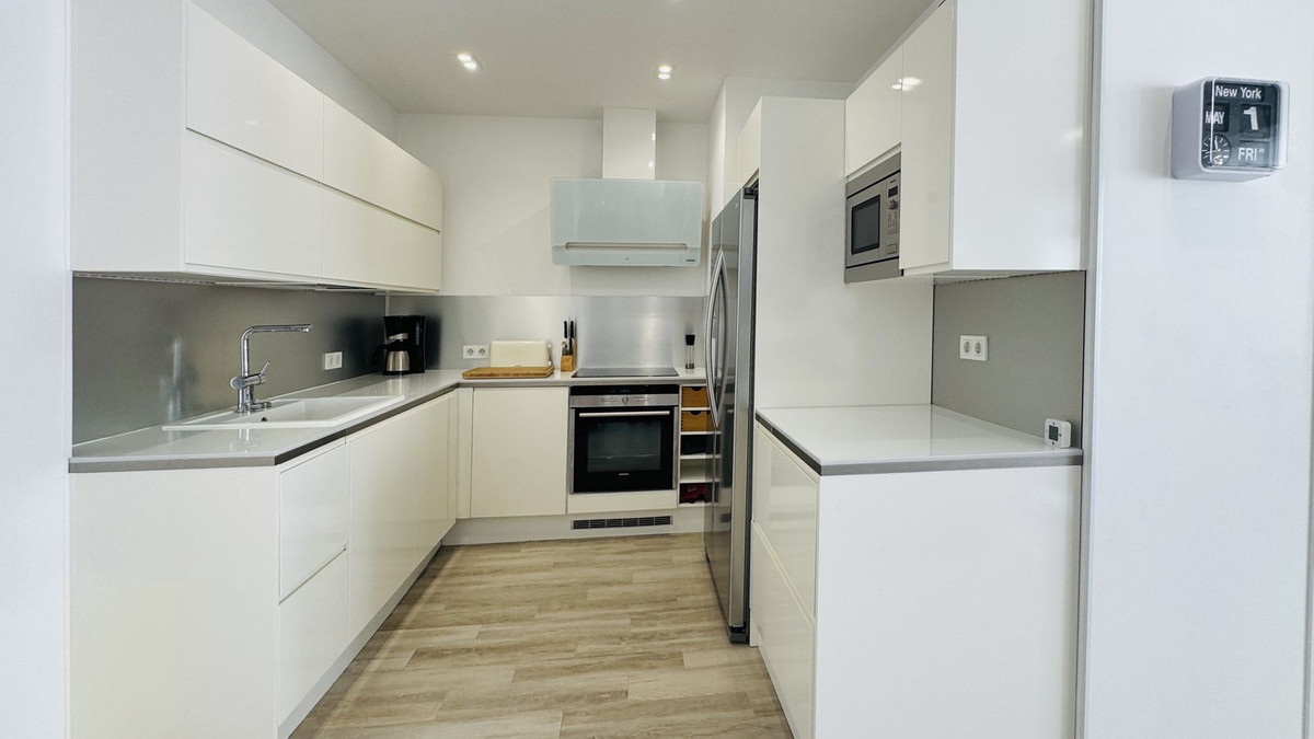 Se vende Apartamento Planta Media de 2 dormitorios en Costa Del Sol, Málaga, España