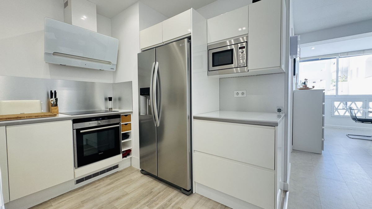 Se vende Apartamento Planta Media de 2 dormitorios en Costa Del Sol, Málaga, España