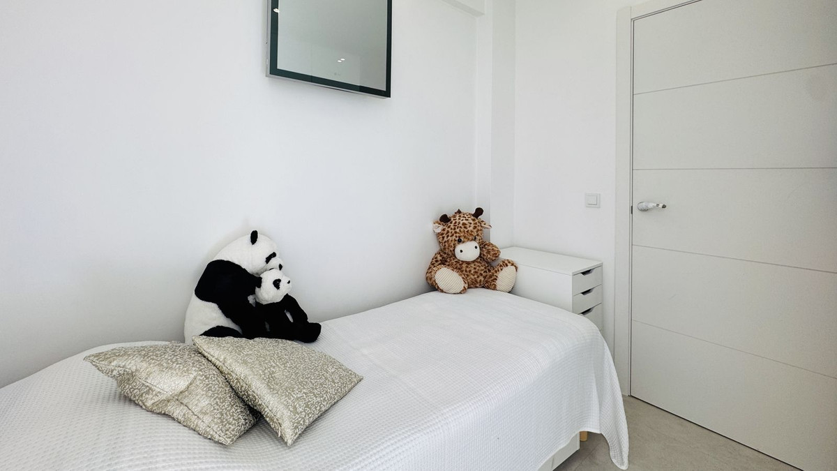 Se vende Apartamento Planta Media de 2 dormitorios en Costa Del Sol, Málaga, España