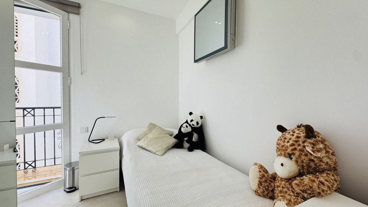 Se vende Apartamento Planta Media de 2 dormitorios en Costa Del Sol, Málaga, España