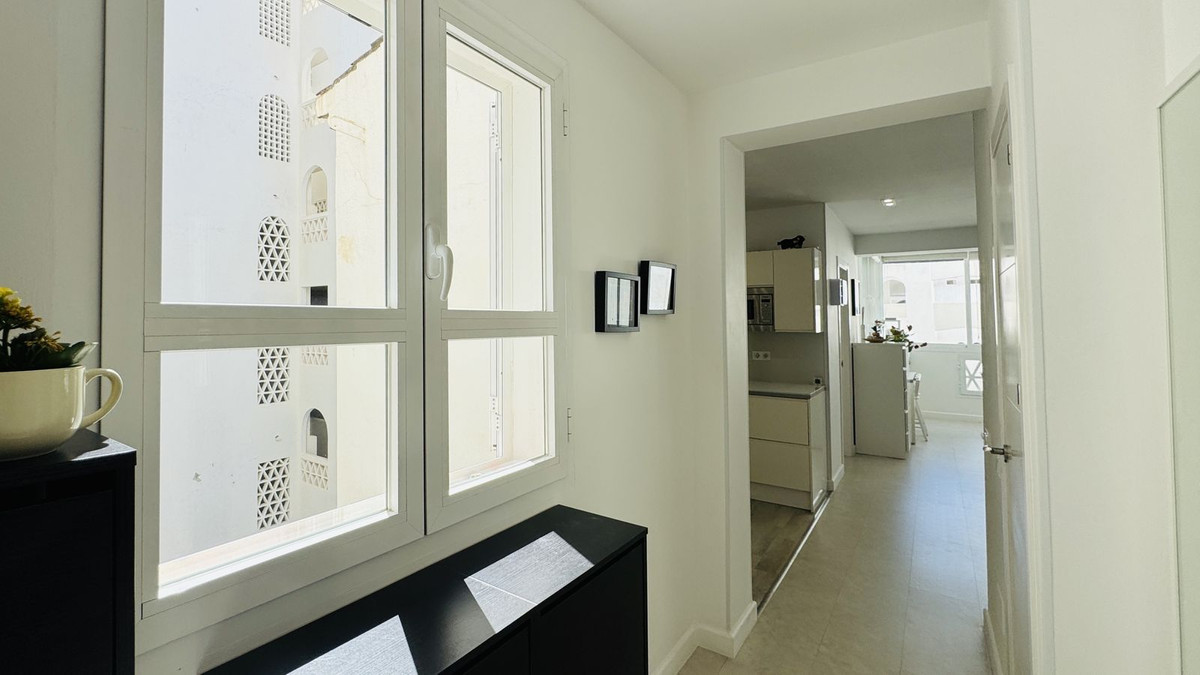 Se vende Apartamento Planta Media de 2 dormitorios en Costa Del Sol, Málaga, España