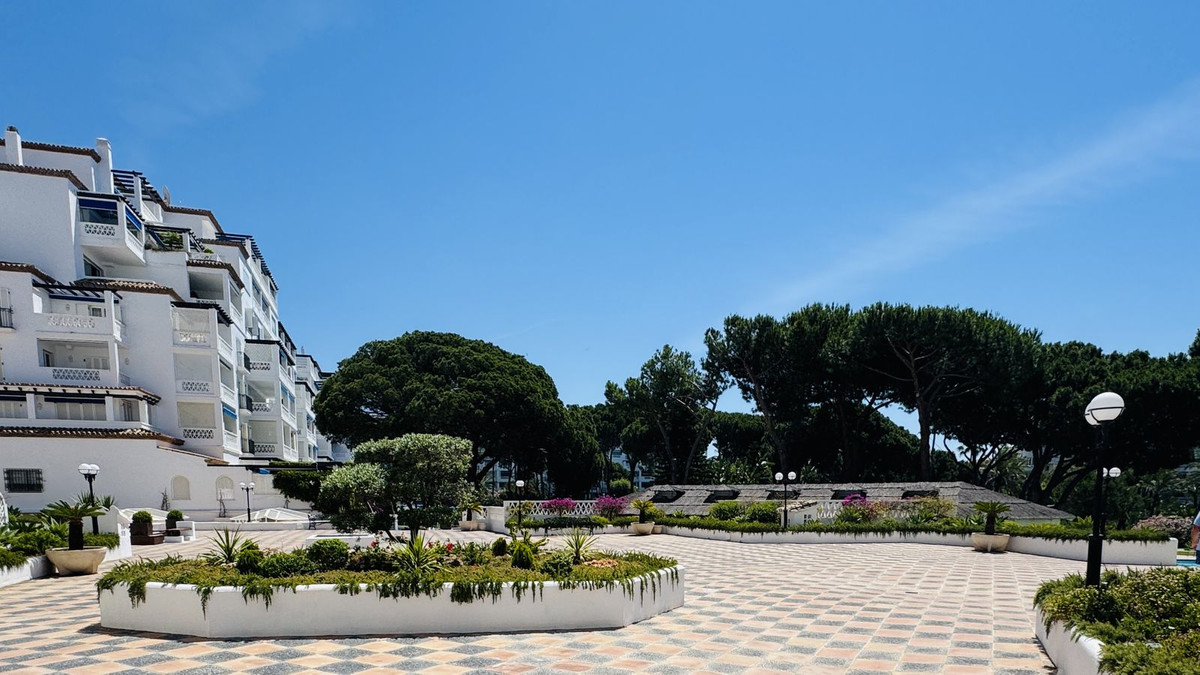 Se vende Apartamento Planta Media de 2 dormitorios en Costa Del Sol, Málaga, España