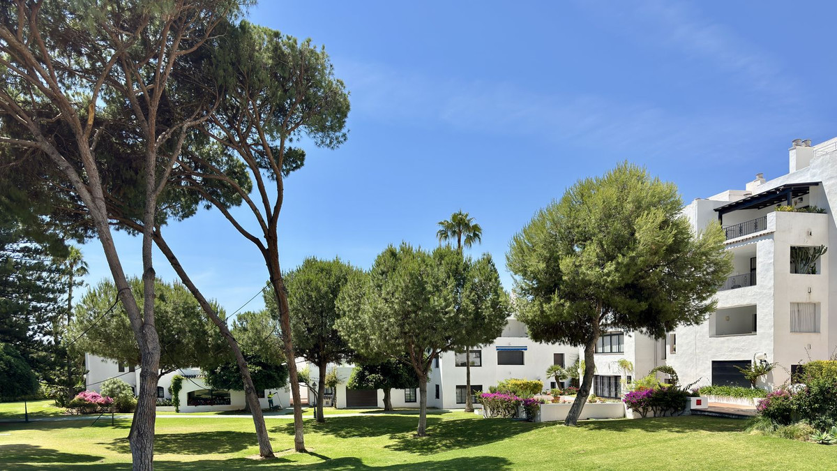 Se vende Apartamento Planta Media de 2 dormitorios en Costa Del Sol, Málaga, España