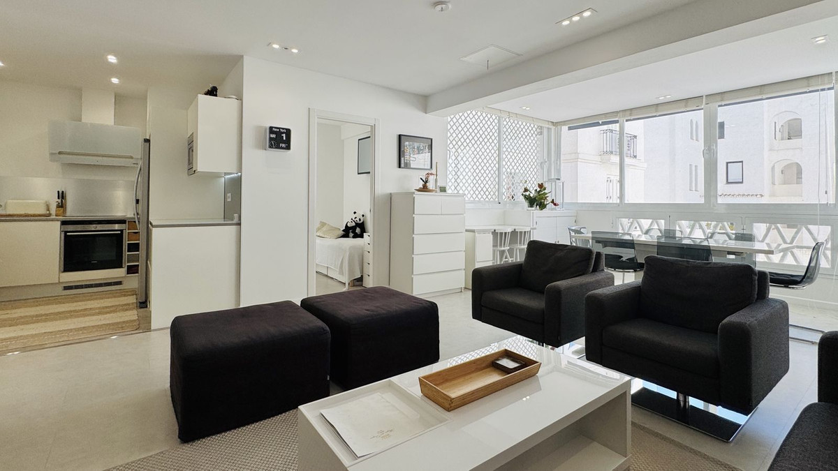 Se vende Apartamento Planta Media de 2 dormitorios en Costa Del Sol, Málaga, España