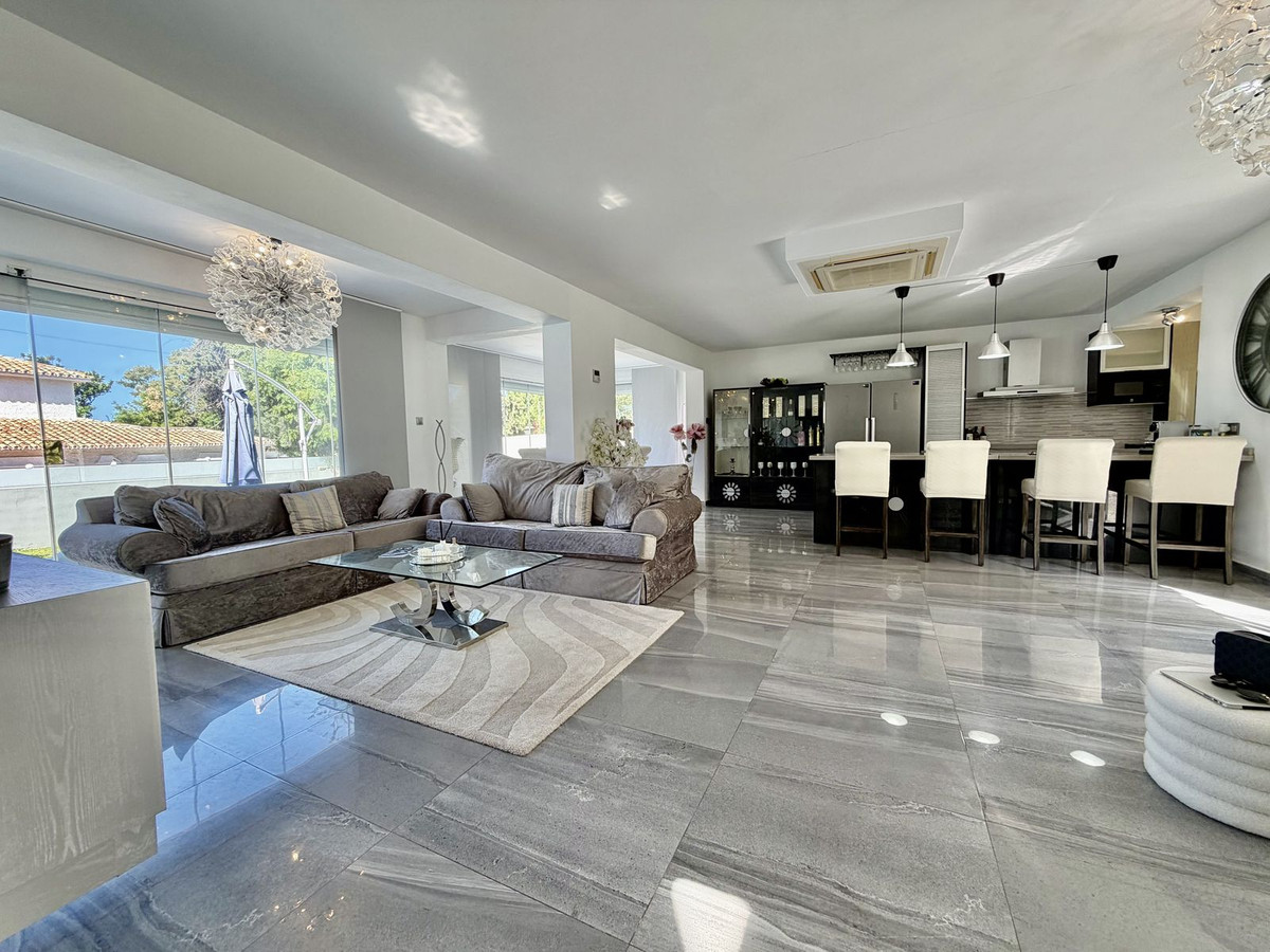 4 Bed Townhouse for sale in Cabopino Costa Del Sol, Málaga, Spain