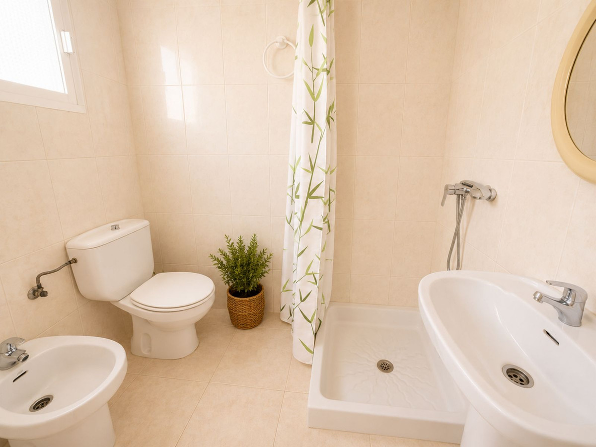 Se vende Villa - Chalet de 3 dormitorios en Costa Del Sol, Málaga, España