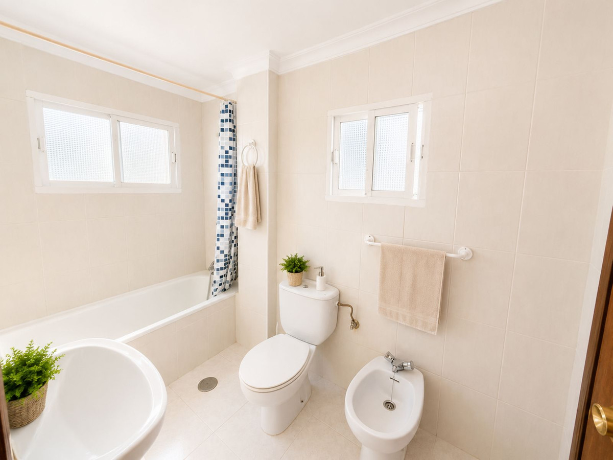 Se vende Villa - Chalet de 3 dormitorios en Costa Del Sol, Málaga, España
