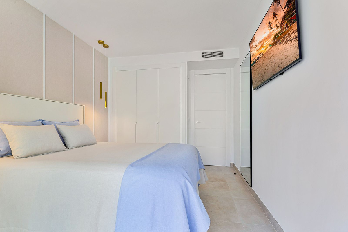 2 Bed Apartment for sale in Fuengirola Costa Del Sol, Málaga, Spain