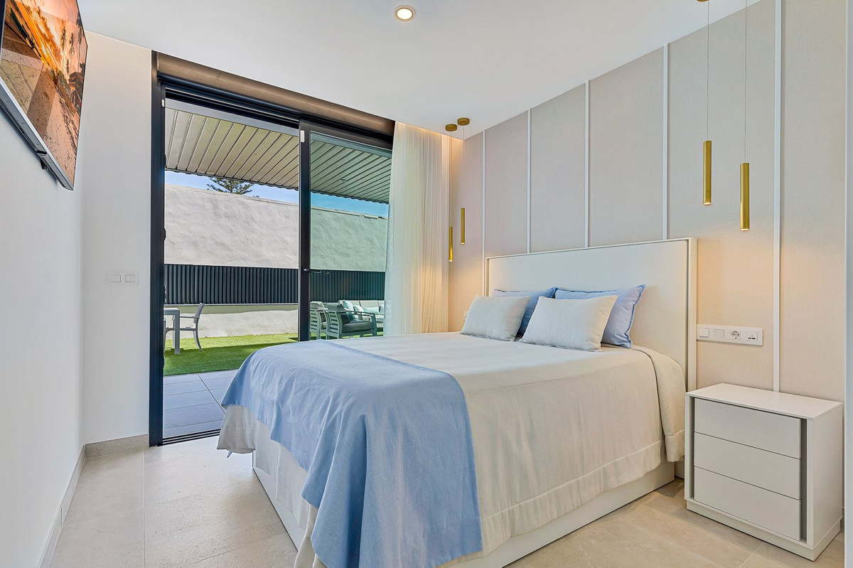 2 Bed Apartment for sale in Fuengirola Costa Del Sol, Málaga, Spain
