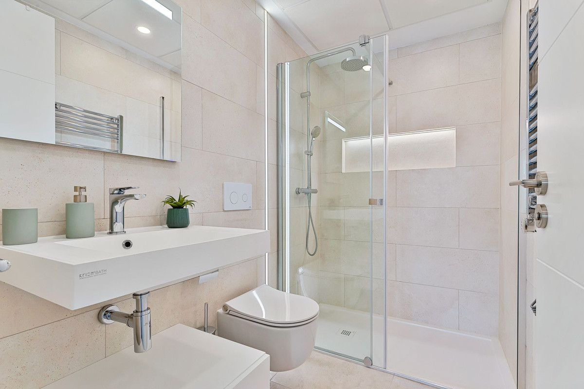 2 Bed Apartment for sale in Fuengirola Costa Del Sol, Málaga, Spain