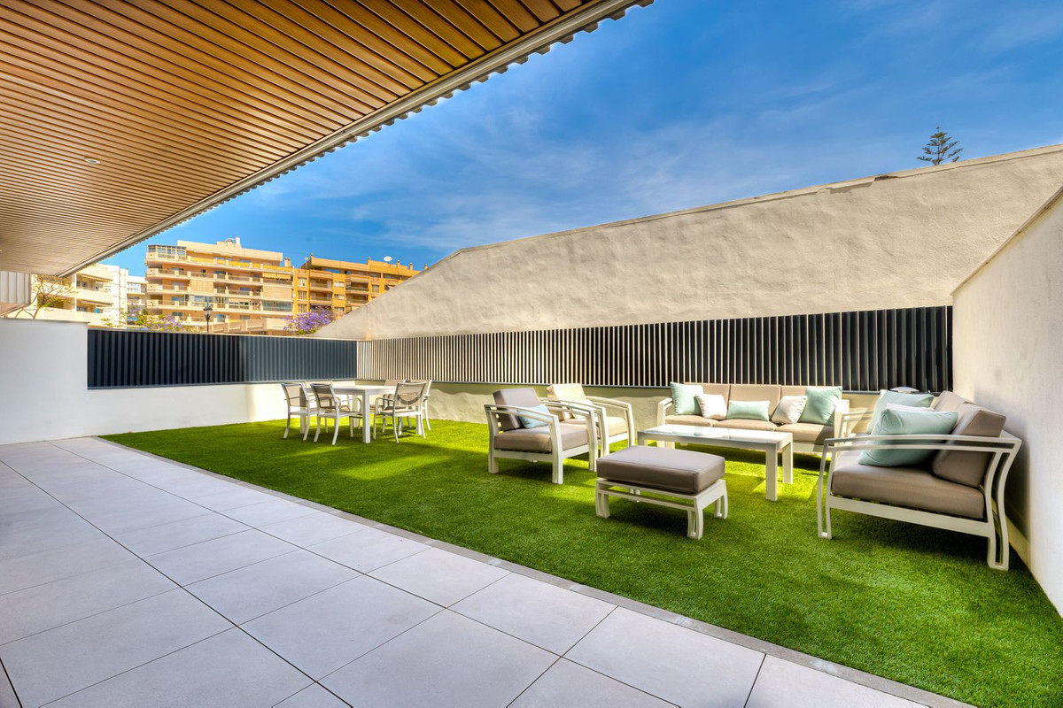 2 Bed Apartment for sale in Fuengirola Costa Del Sol, Málaga, Spain