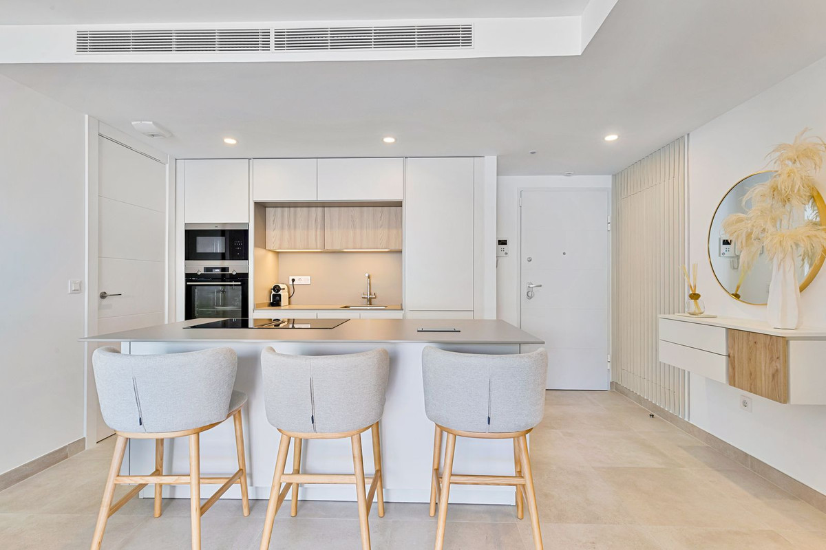 2 Bed Apartment for sale in Fuengirola Costa Del Sol, Málaga, Spain