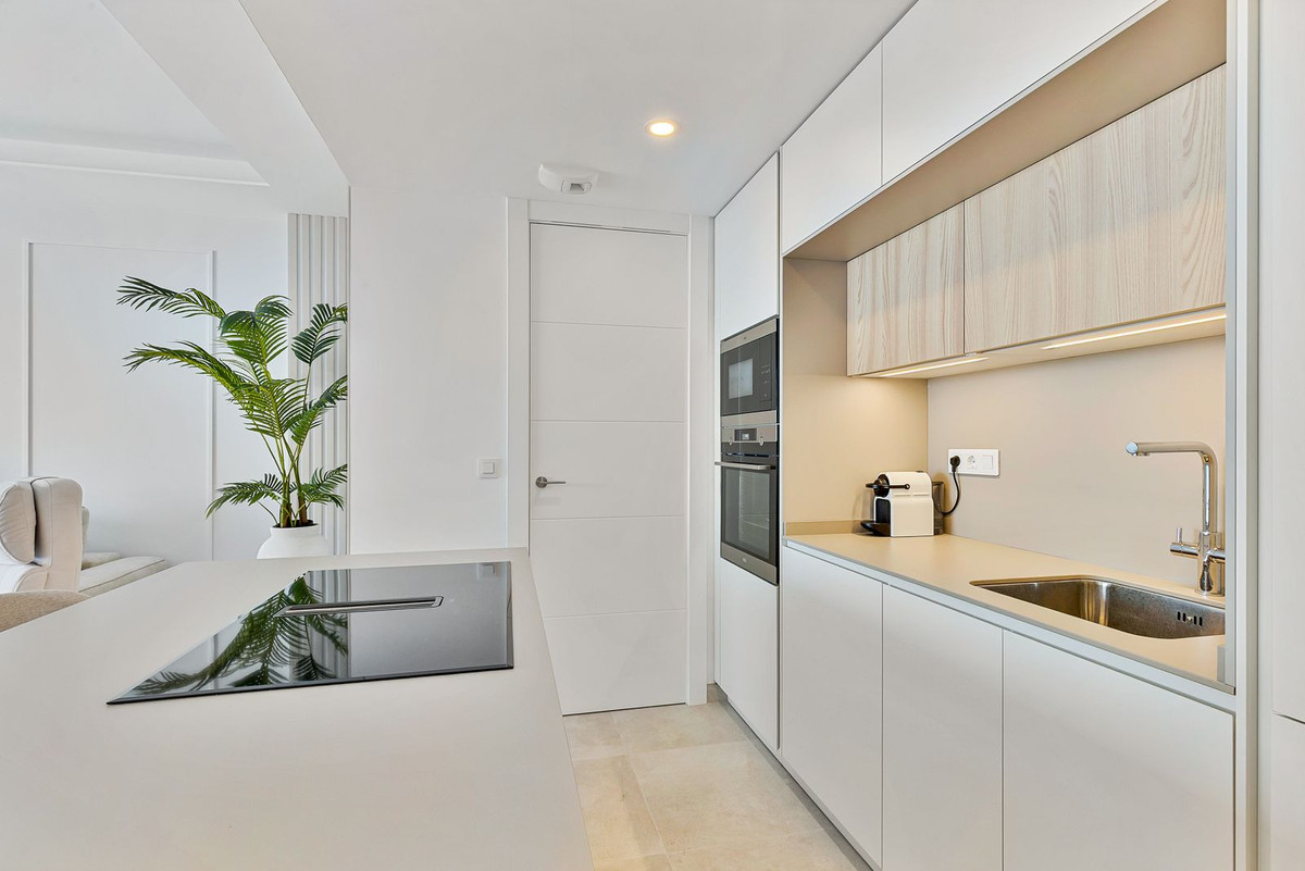 2 Bed Apartment for sale in Fuengirola Costa Del Sol, Málaga, Spain