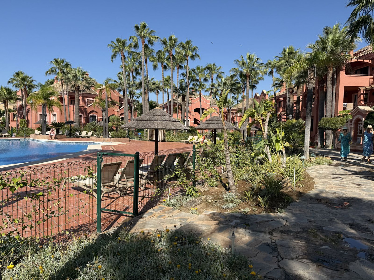 2 Bed Apartment for sale in Nueva Andalucía Costa Del Sol, Málaga, Spain