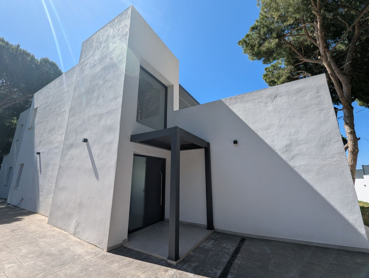 Se vende Villa - Chalet de 3 dormitorios en Costa Del Sol, Málaga, España