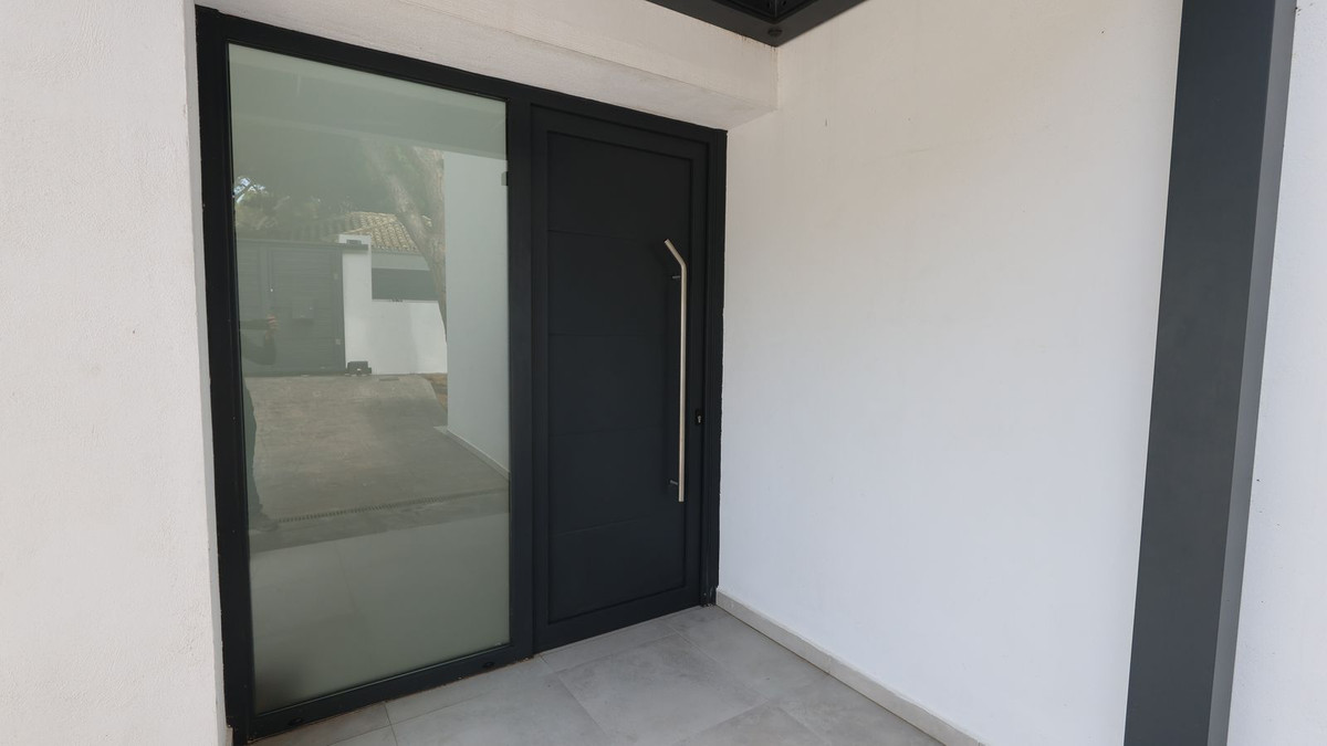 Se vende Villa - Chalet de 3 dormitorios en Costa Del Sol, Málaga, España