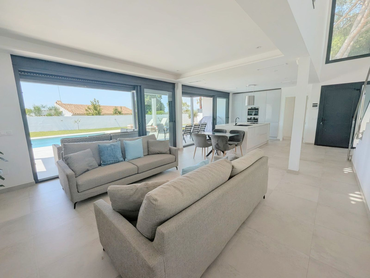 Se vende Villa - Chalet de 3 dormitorios en Costa Del Sol, Málaga, España