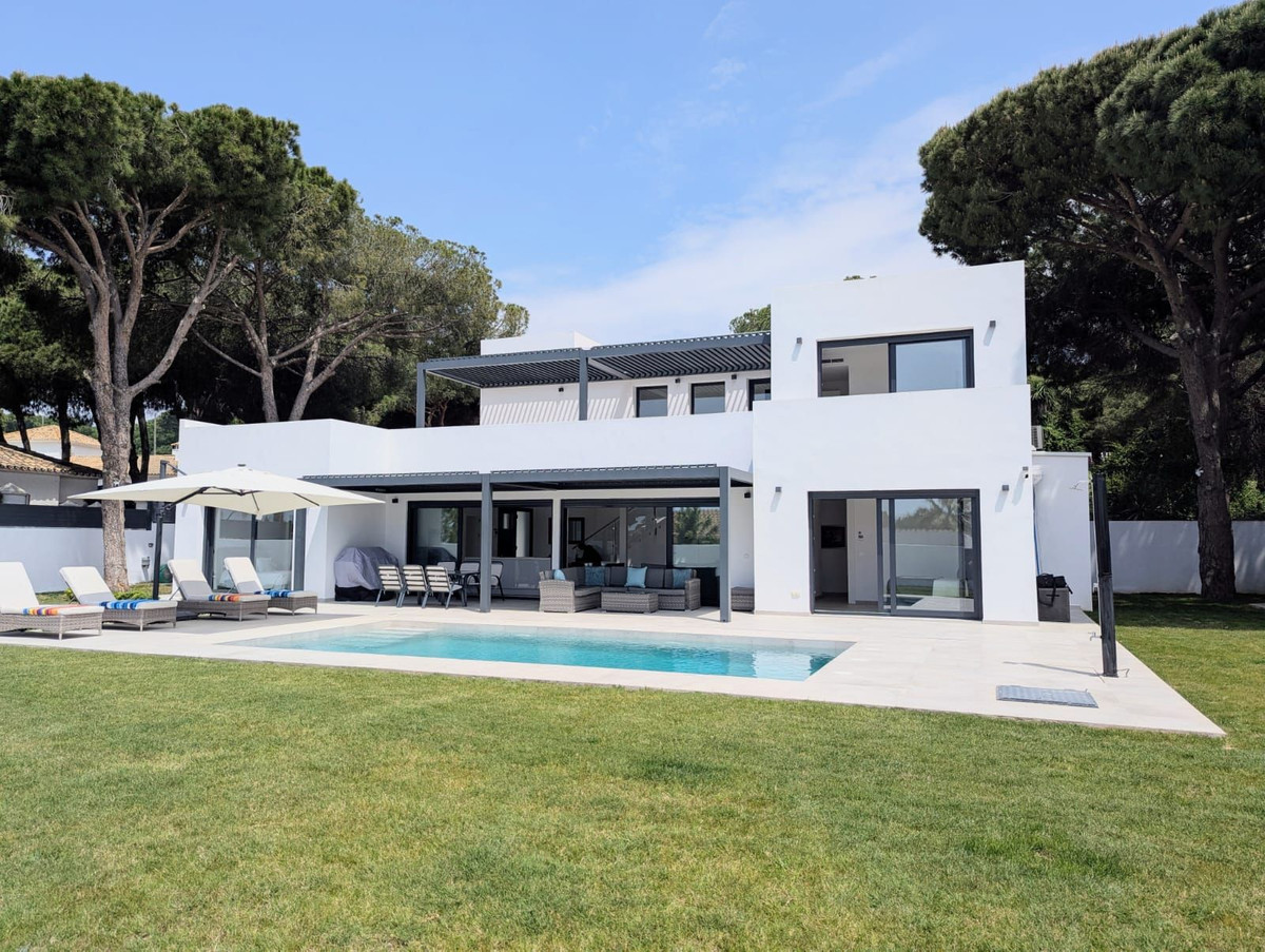 Se vende Villa - Chalet de 3 dormitorios en Costa Del Sol, Málaga, España