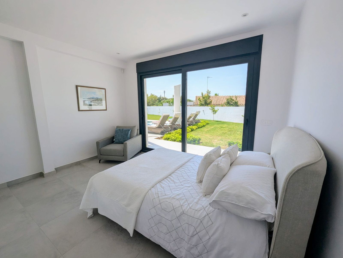 Se vende Villa - Chalet de 3 dormitorios en Costa Del Sol, Málaga, España