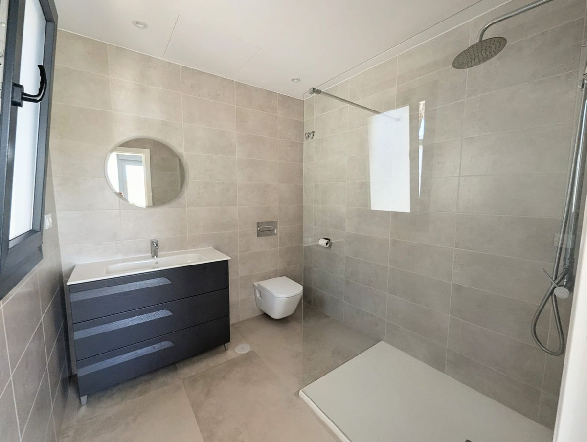 Se vende Villa - Chalet de 3 dormitorios en Costa Del Sol, Málaga, España