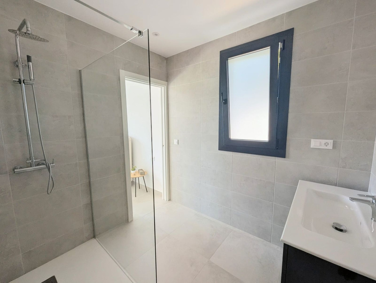 Se vende Villa - Chalet de 3 dormitorios en Costa Del Sol, Málaga, España