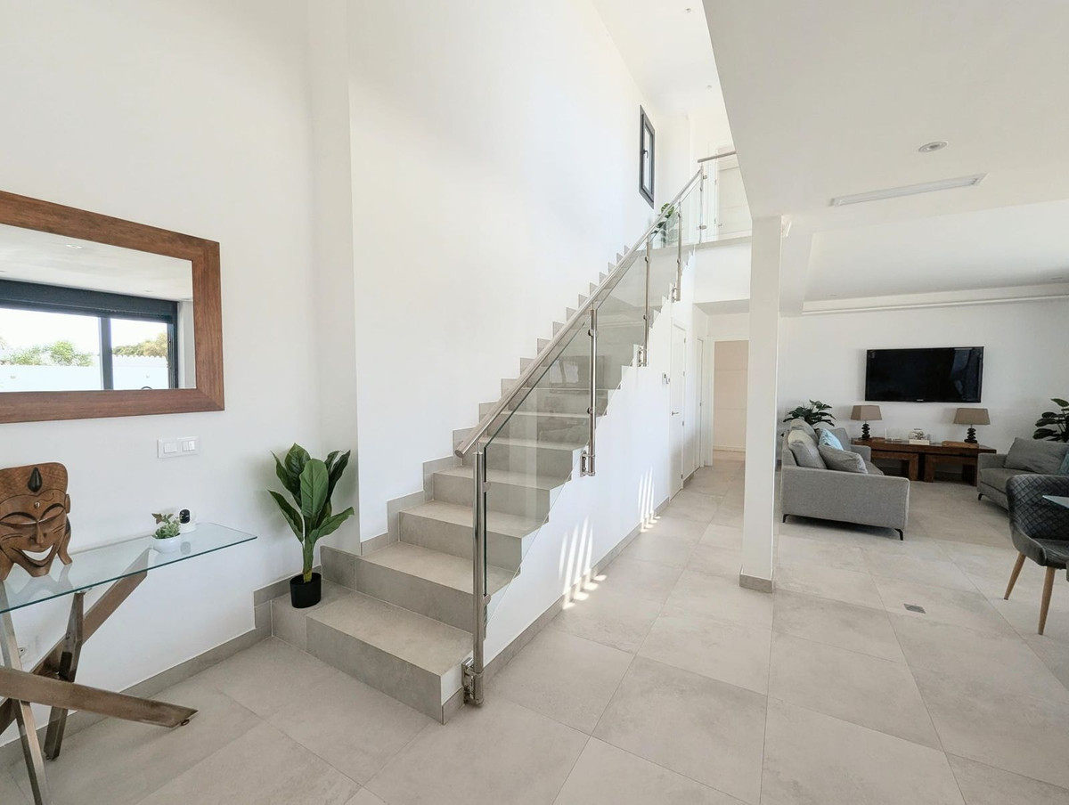 Se vende Villa - Chalet de 3 dormitorios en Costa Del Sol, Málaga, España