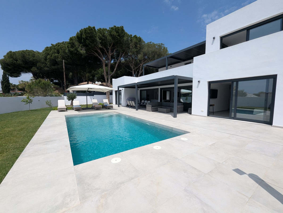 Se vende Villa - Chalet de 3 dormitorios en Costa Del Sol, Málaga, España