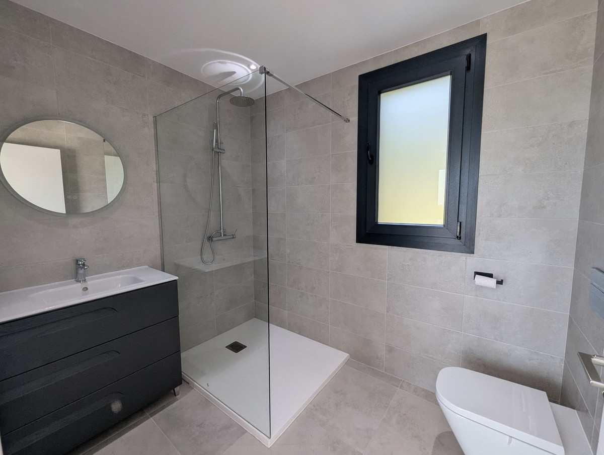 Se vende Villa - Chalet de 3 dormitorios en Costa Del Sol, Málaga, España