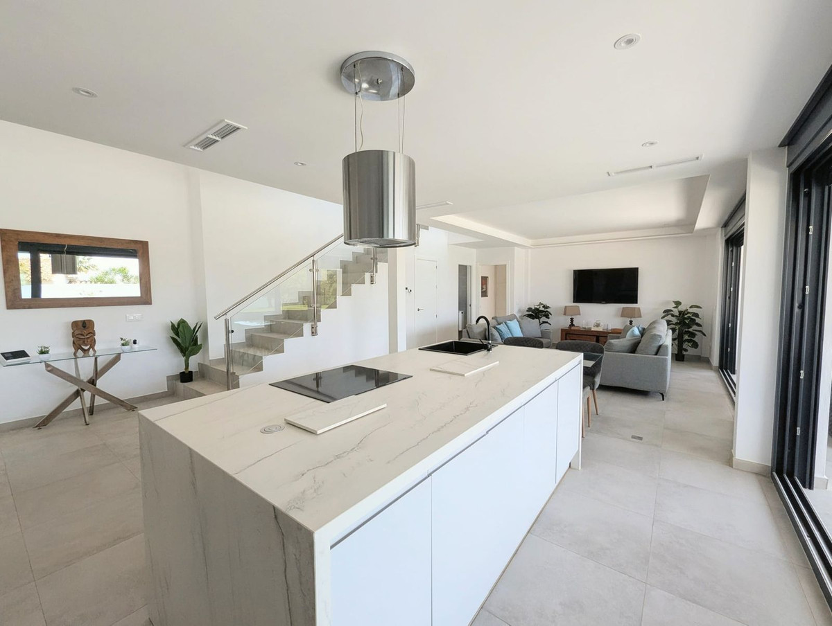 Se vende Villa - Chalet de 3 dormitorios en Costa Del Sol, Málaga, España