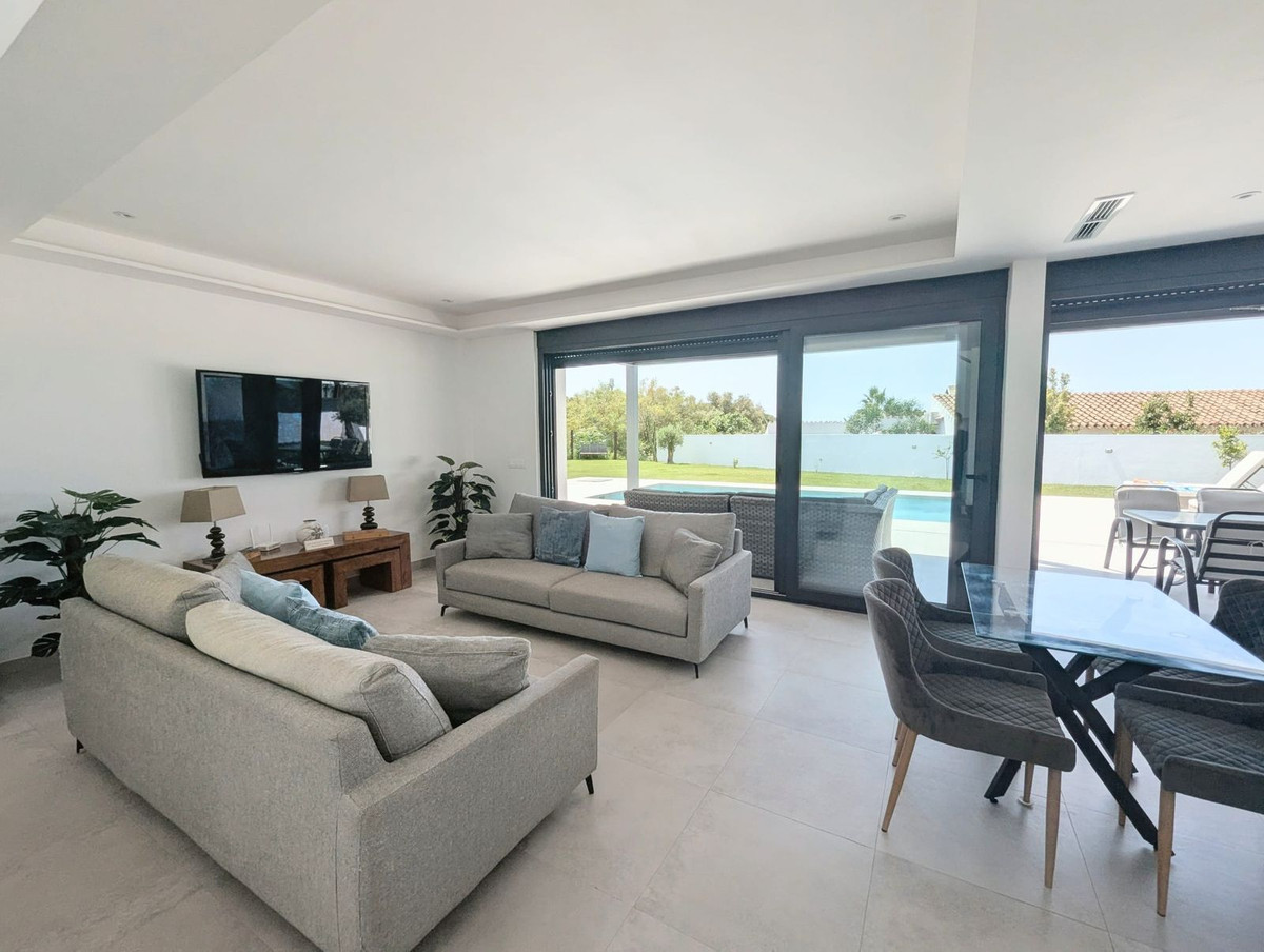 Se vende Villa - Chalet de 3 dormitorios en Costa Del Sol, Málaga, España