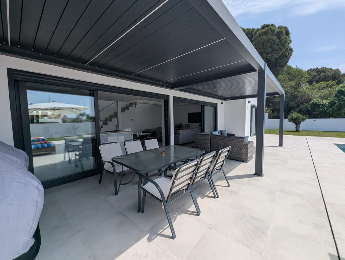 Se vende Villa - Chalet de 3 dormitorios en Costa Del Sol, Málaga, España