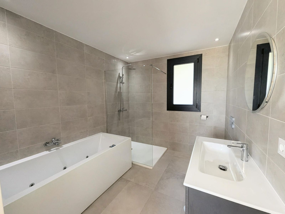 Se vende Villa - Chalet de 3 dormitorios en Costa Del Sol, Málaga, España