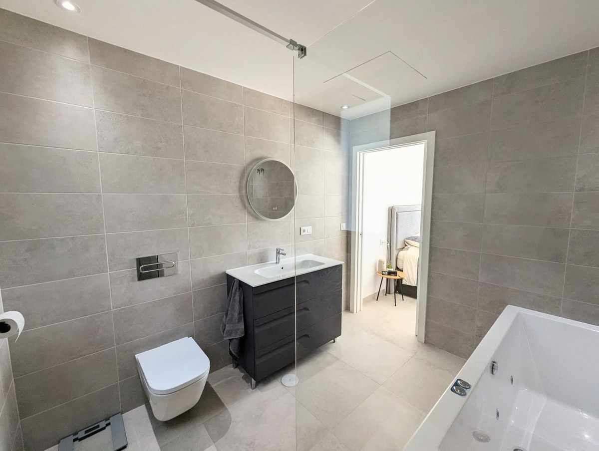 Se vende Villa - Chalet de 3 dormitorios en Costa Del Sol, Málaga, España