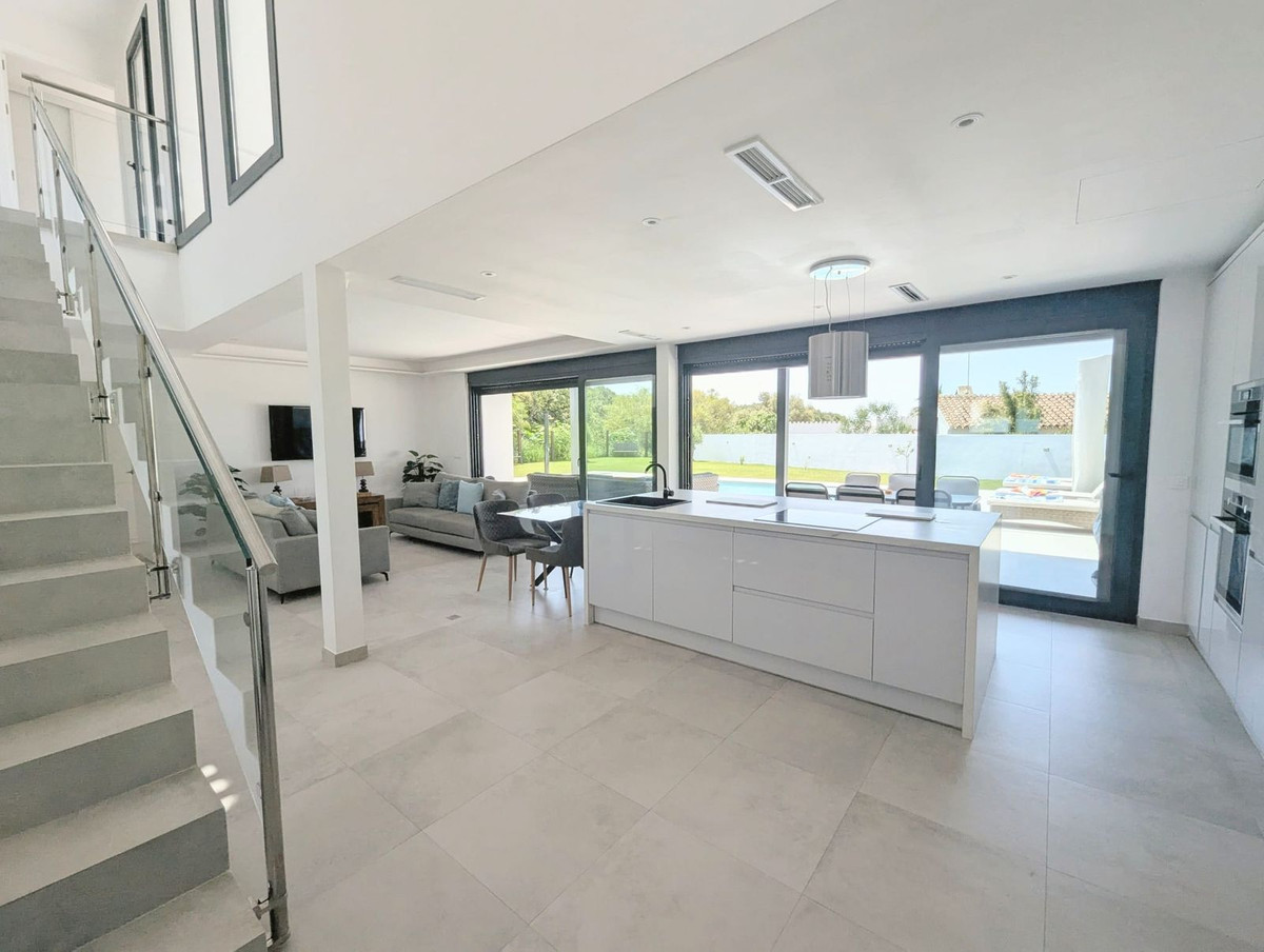 Se vende Villa - Chalet de 3 dormitorios en Costa Del Sol, Málaga, España