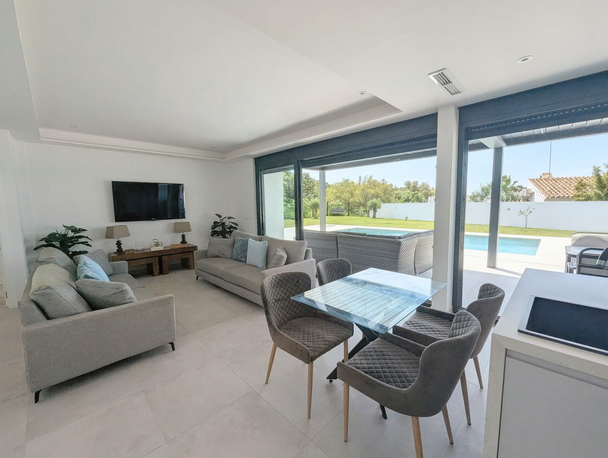 Se vende Villa - Chalet de 3 dormitorios en Costa Del Sol, Málaga, España