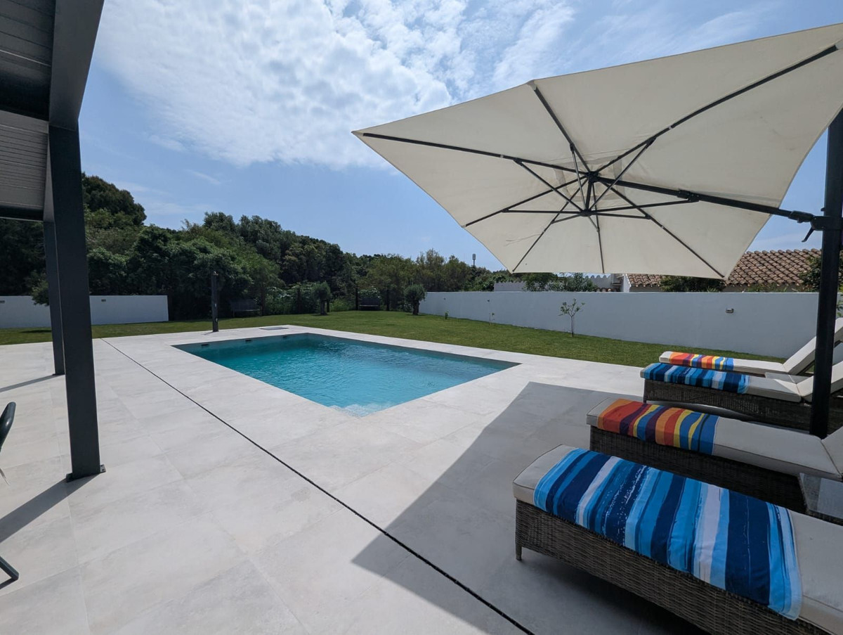 Se vende Villa - Chalet de 3 dormitorios en Costa Del Sol, Málaga, España