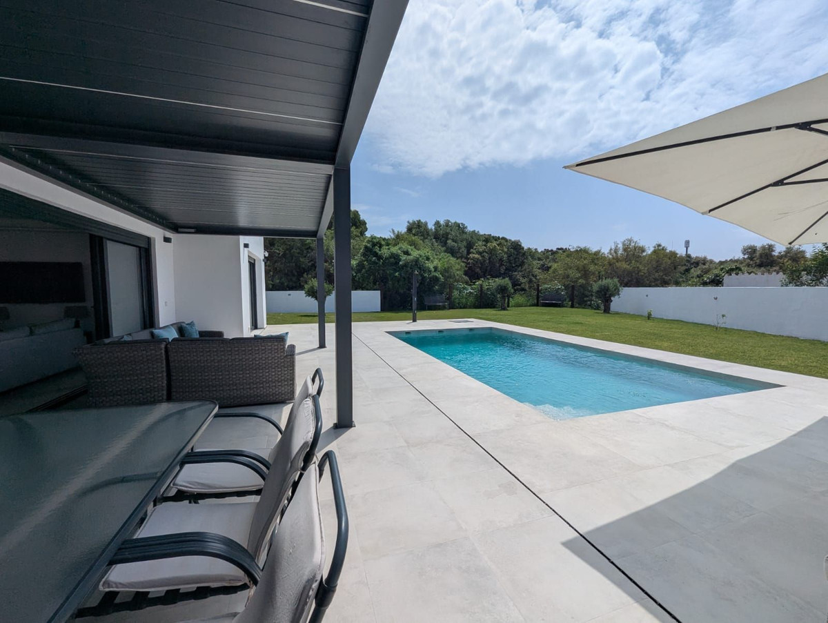 Se vende Villa - Chalet de 3 dormitorios en Costa Del Sol, Málaga, España