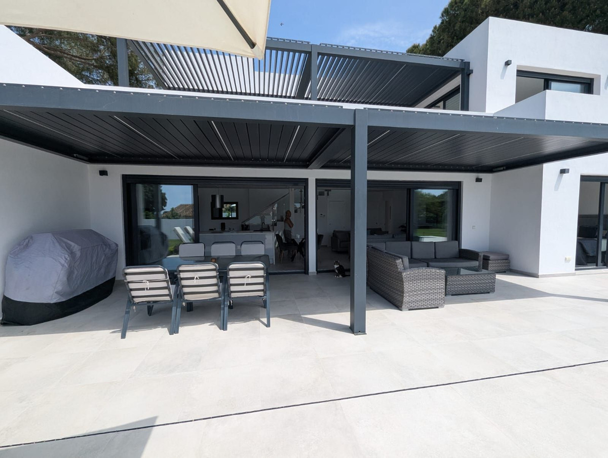 Se vende Villa - Chalet de 3 dormitorios en Costa Del Sol, Málaga, España