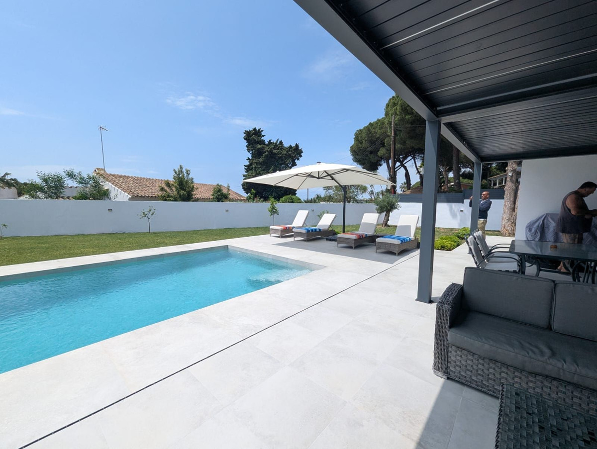 Se vende Villa - Chalet de 3 dormitorios en Costa Del Sol, Málaga, España