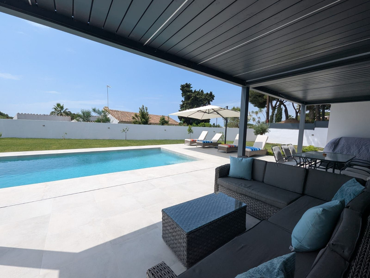 Se vende Villa - Chalet de 3 dormitorios en Costa Del Sol, Málaga, España