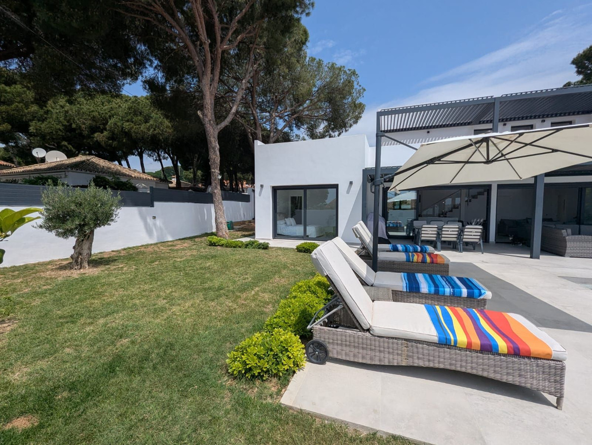 Se vende Villa - Chalet de 3 dormitorios en Costa Del Sol, Málaga, España