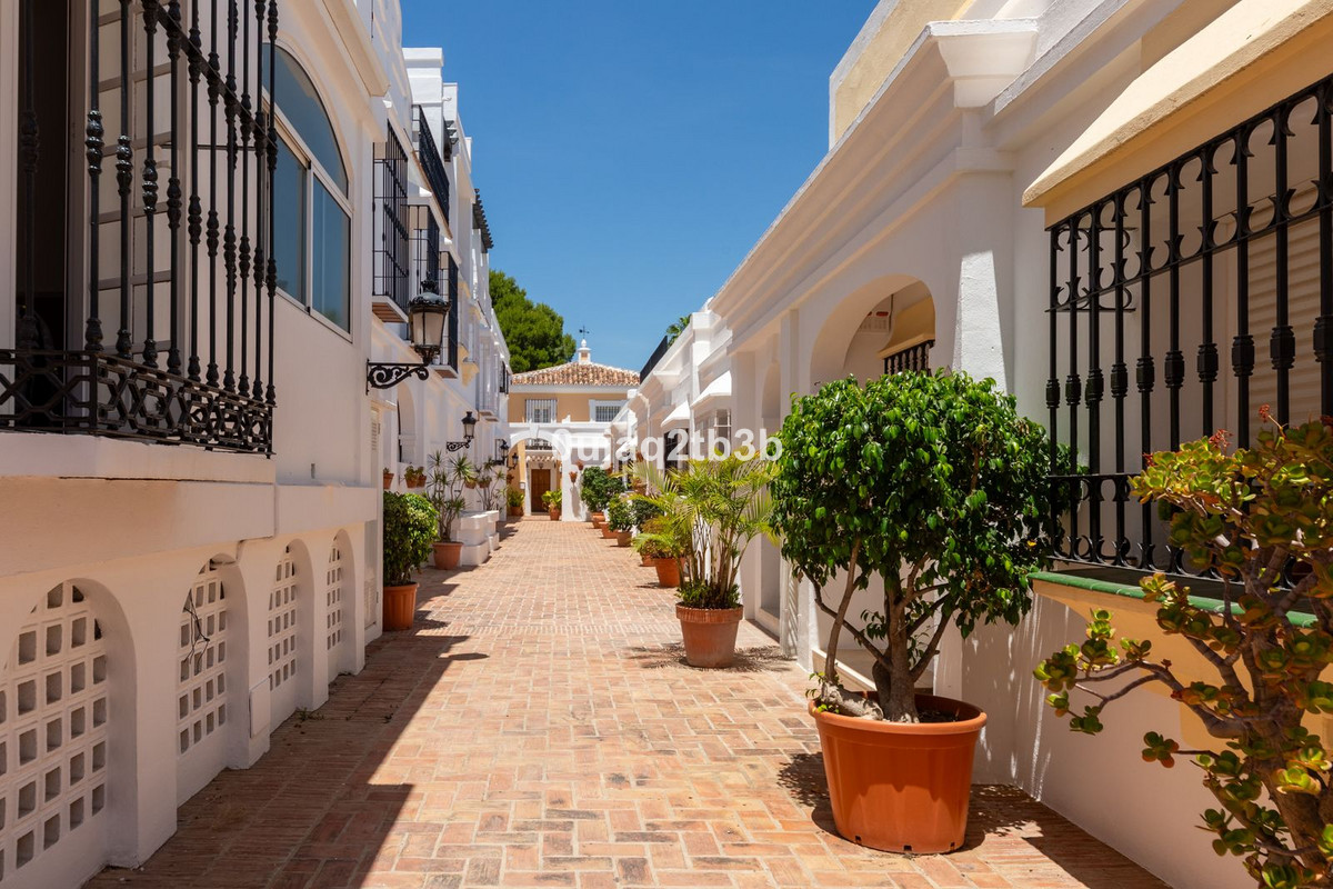 3 Bed Townhouse for sale in Aloha Costa Del Sol, Málaga, Spain