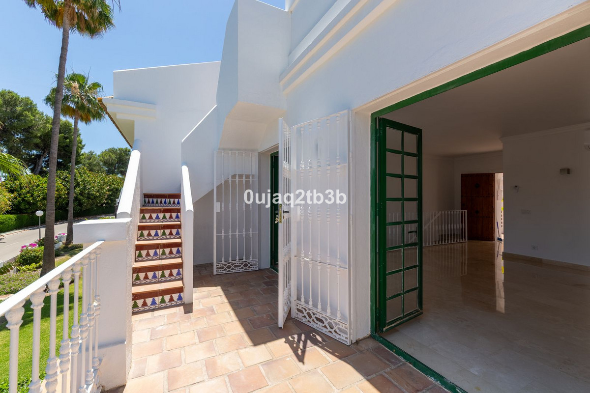 3 Bed Townhouse for sale in Aloha Costa Del Sol, Málaga, Spain