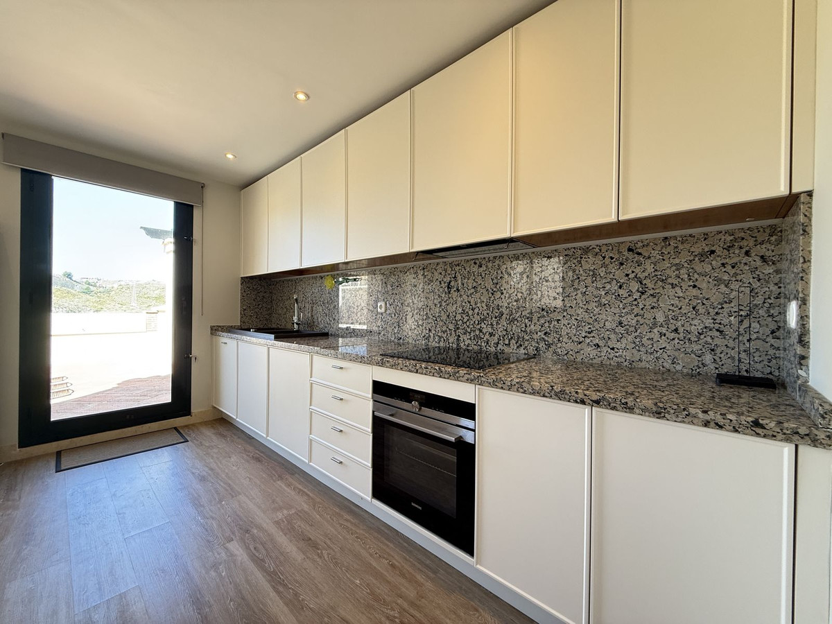 3 Bed Apartment for sale in Benahavís Costa Del Sol, Málaga, Spain