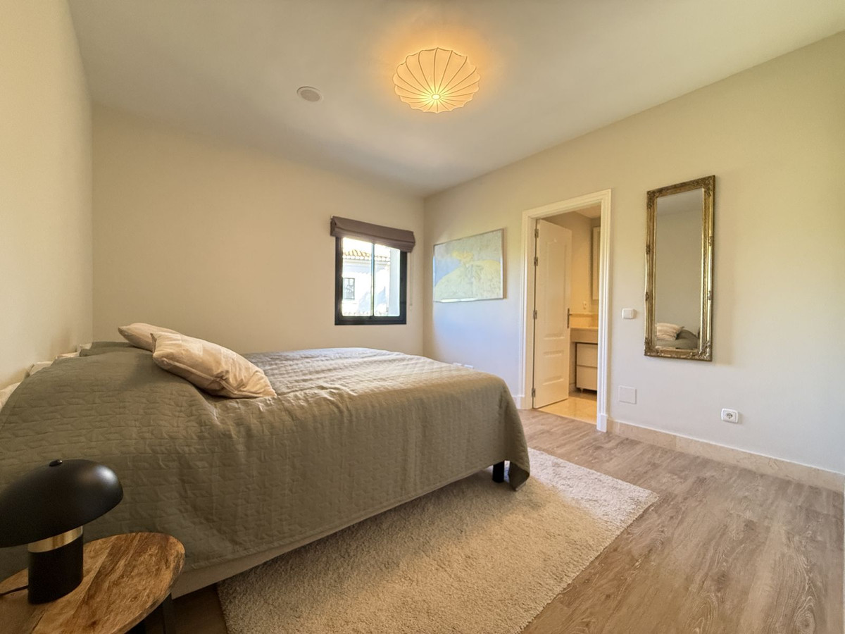 3 Bed Apartment for sale in Benahavís Costa Del Sol, Málaga, Spain