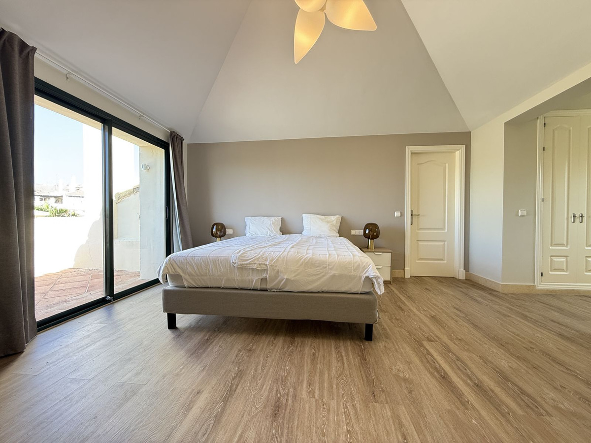 3 Bed Apartment for sale in Benahavís Costa Del Sol, Málaga, Spain
